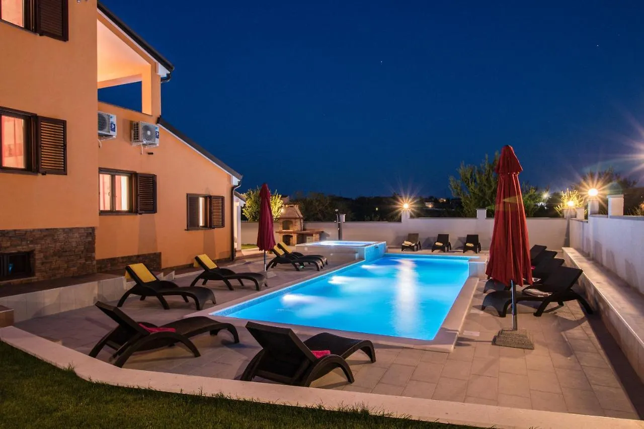 Luxury Villa Hedone With Pool & Whirpool In Pula Near The Beach 0*,