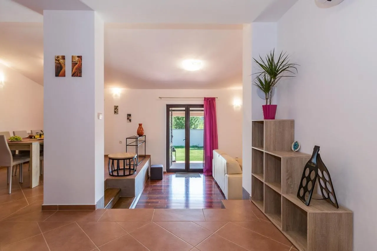 Luxury Villa Hedone With Pool & Whirpool In Pula Near The Beach