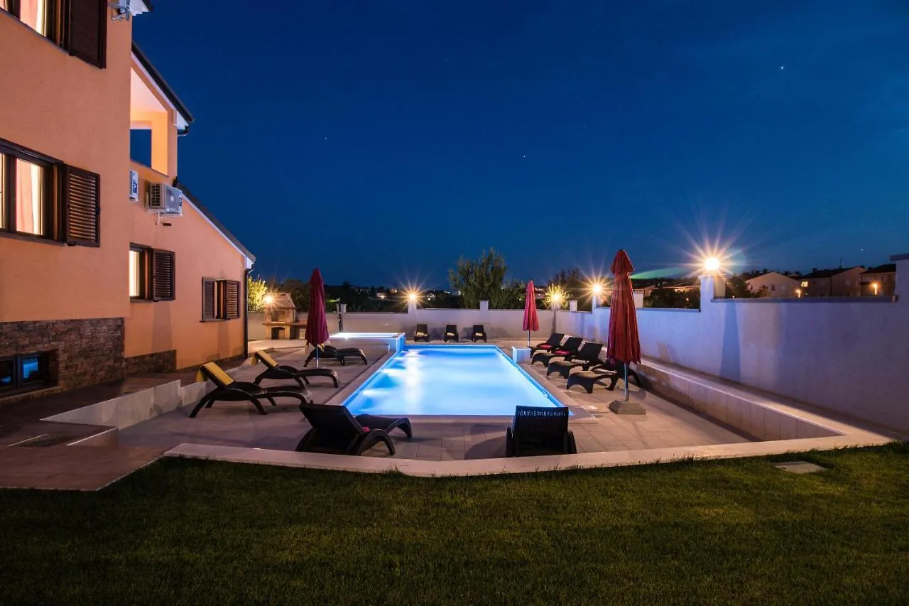 Luxury Villa Hedone With Pool & Whirpool In Pula Near The Beach 0*,