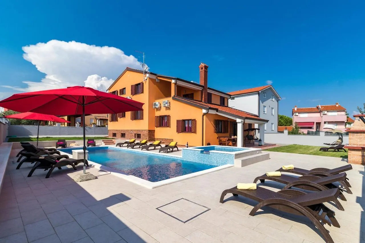 Luxury Villa Hedone With Pool & Whirpool In Pula Near The Beach